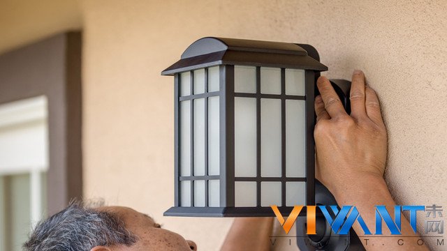 预防入室盗窃 智能门灯可自动感知门口 