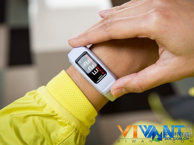 更时尚更专业 佳明Vivofit 2国行899元 