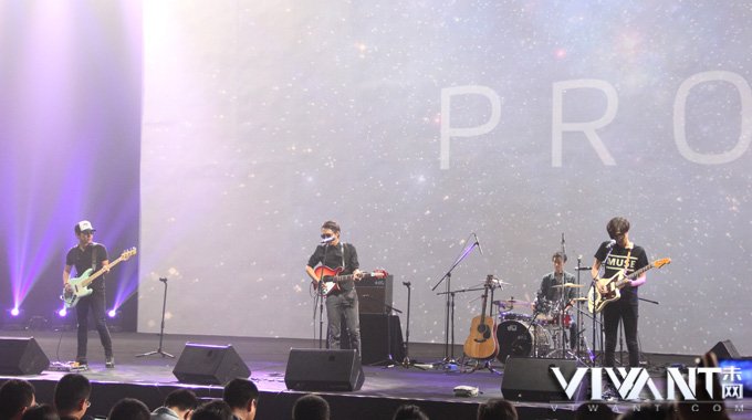 魅族发布高端旗舰手机PRO5 售价2799元起 