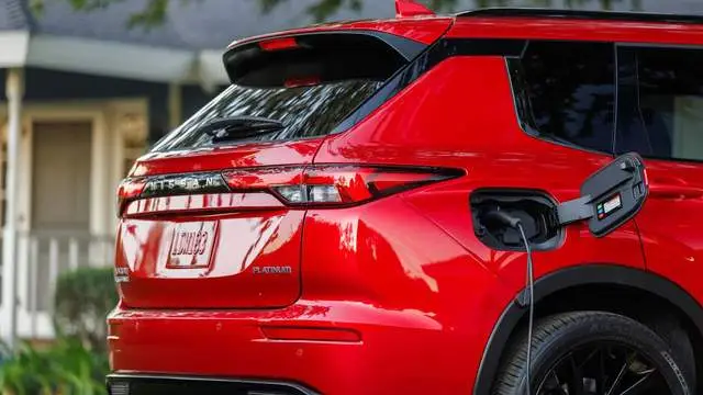 三菱Outlander PHEV换脸版 新款日产Rogue PHEV最新消息曝光 -5 三菱Outlander PHEV换脸版 新款日产Rogue PHEV最新消息曝光 -5