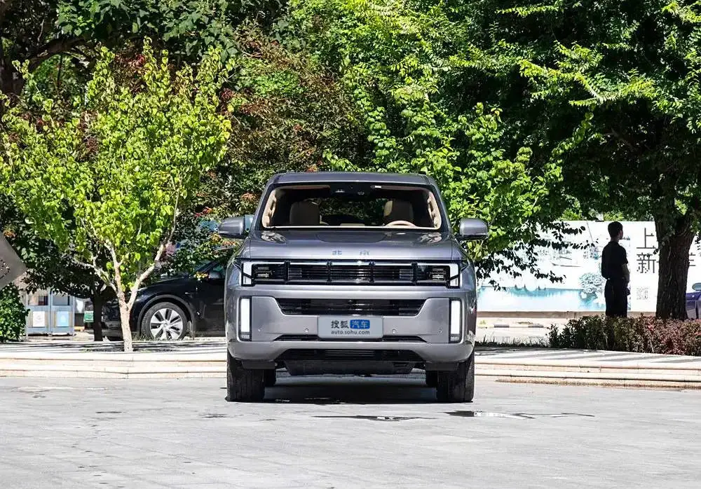 硬汉也玩电！BJ60雷霆行政版即将解锁，续航破千的“黑武士”来了！ -1