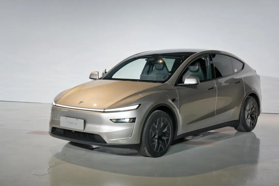 车重3吨的新能源SUV，真的还有“性能”可言吗？ -1