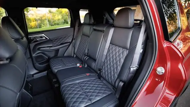 三菱Outlander PHEV换脸版 新款日产Rogue PHEV最新消息曝光 -4 三菱Outlander PHEV换脸版 新款日产Rogue PHEV最新消息曝光 -4