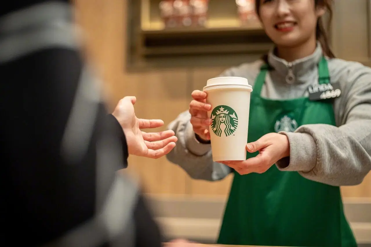 离谱！星巴克APP滥用定位功能，“追杀式营销”遭网友吐槽 -2