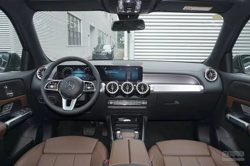 奔驰GLB新车型上市！取消四驱/配置升级，31.19万起 -1