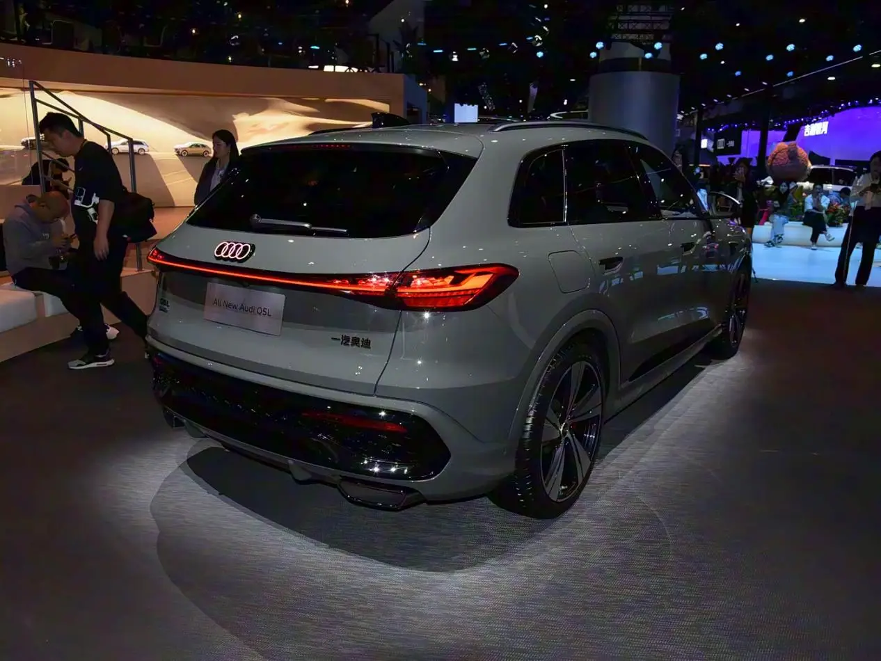 别急眼！新奥迪Q5L“降价增配”杀到，华为智驾上车，31万起预售香爆了？ -1