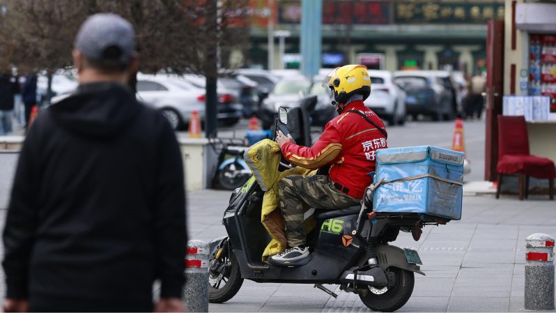 外卖大战烧掉2200亿,三巨头终于打不动了? -1 外卖大战烧掉2200亿,三巨头终于打不动了? -1