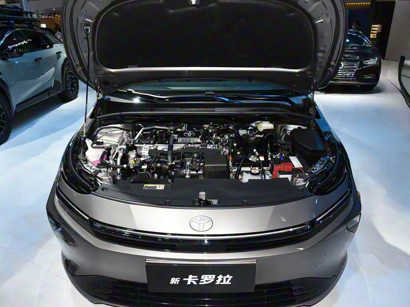 丰田杀疯了？新卡罗拉直降3万，轴距还偷师亚洲狮 -1