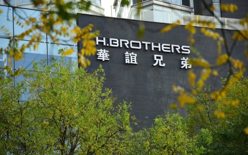 华谊兄弟账户遭冻结!债务黑洞超净资产10%,营收腰斩危机重重 -1 华谊兄弟账户遭冻结!债务黑洞超净资产10%,营收腰斩危机重重 -1