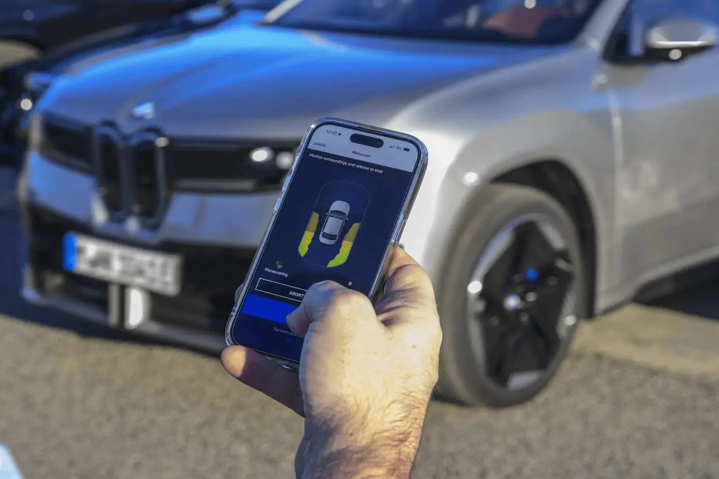 宝马认错订阅策略：不再从座椅加热“割韭菜”，专注驾驶辅助 -1