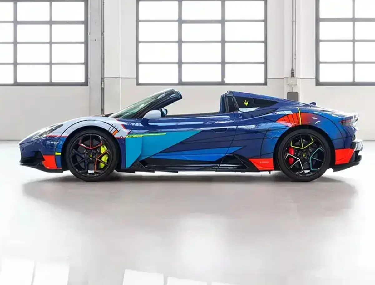 十五种色彩手工涂装，这台玛莎拉蒂MC20是能开的抽象画！ -1