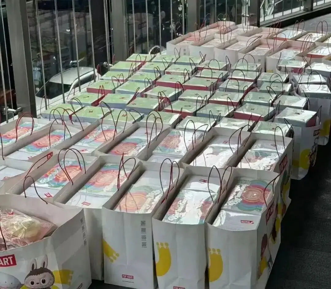 二手价崩、黄牛撤退 Labubu身价大跳水！泡泡玛特“烫手盲盒”凉了？ -1