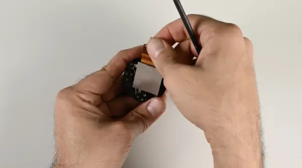 拆了才知道！三星Galaxy XR内部堆料狠，但一拆就“废”？1800美元的维修刺客！ -1