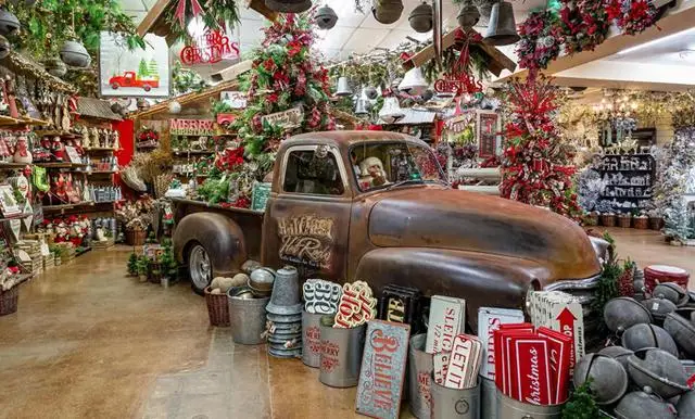 圣诞灯都点不起了?关税大战背后,中美圣诞“攻防战”真实上演 -1 圣诞灯都点不起了?关税大战背后,中美圣诞“攻防战”真实上演 -1