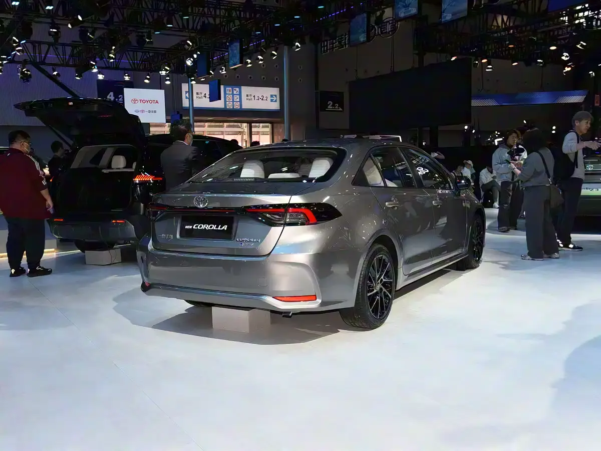 新卡罗拉即将上市,尺寸加大、内饰炫翻,还全系标配智驾! -1 新卡罗拉即将上市,尺寸加大、内饰炫翻,还全系标配智驾! -1