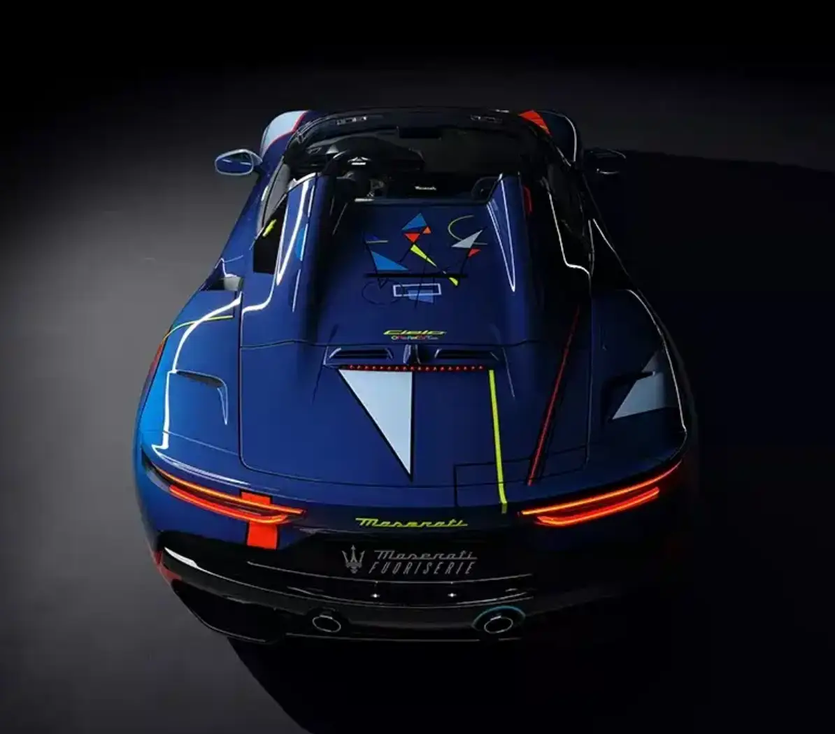 十五种色彩手工涂装，这台玛莎拉蒂MC20是能开的抽象画！ -1