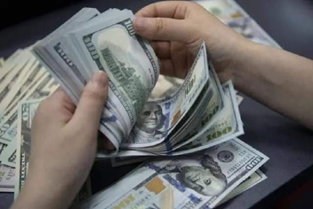 美债不香了？中日英加上演“持仓变形记”，全球央行悄悄囤黄金 -1