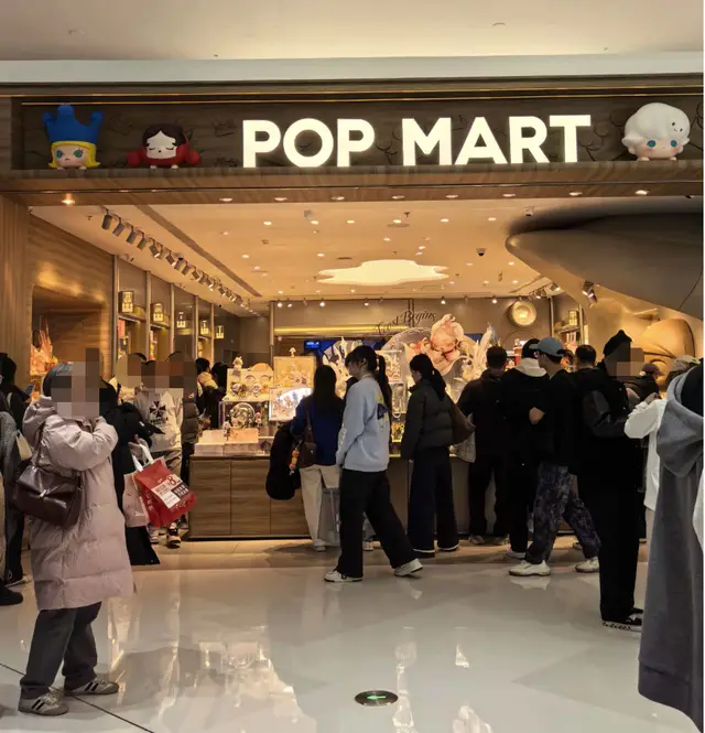 泡泡玛特“杀牛”,股价却先崩了?潮玩神话进入“冷静期” -1 泡泡玛特“杀牛”,股价却先崩了?潮玩神话进入“冷静期” -1