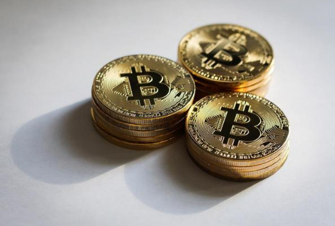 比特币失守8.8万，超11万人爆仓近3亿，华尔街多头也“怂了”… -1