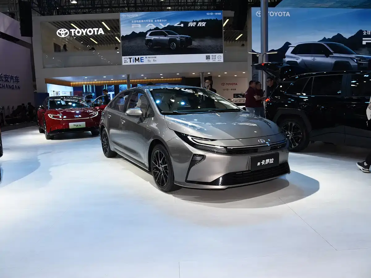 新卡罗拉即将上市,尺寸加大、内饰炫翻,还全系标配智驾! -1 新卡罗拉即将上市,尺寸加大、内饰炫翻,还全系标配智驾! -1