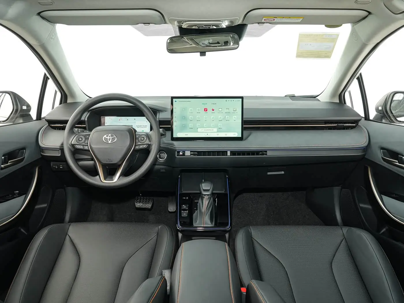 丰田杀疯了？新卡罗拉直降3万，轴距还偷师亚洲狮 -1