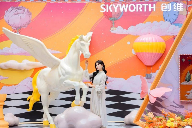 深圳人元旦朋友圈被它刷爆！爱马仕设计师+飞马棋盘，这台电视藏得太深了！ -1