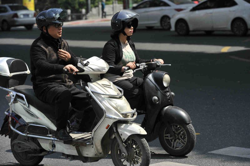 电动车一夜入冬！三座大山压垮“小电驴”，谁还愿意当韭菜？ -1