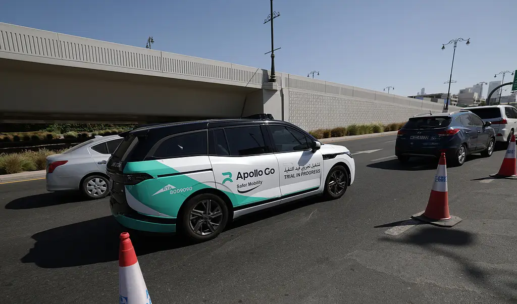 中美自动驾驶“狂飙”真人赛：武汉街头跑赢未来，中东沙漠试炼终极副本 -1