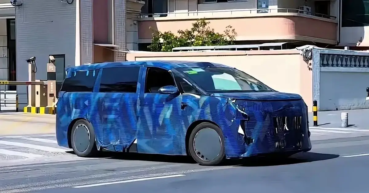 高端MPV市场再添“巨无霸” 腾势D9L谍照首曝！ -1