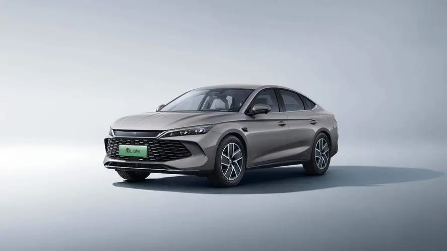 纯电续航飙到210km！2026款秦PLUS DM-i、秦L DM-i长续航版上市 -1