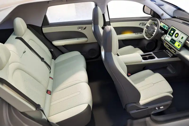 奇瑞QQ3复活杀回！轴距2米7+15.6寸大屏，能卷得过比亚迪海鸥吗？ -1