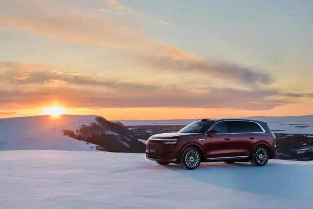 冰雪挑战！问界M8冬测横扫极寒，华为底盘+智驾稳到离谱 -1