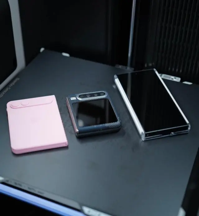 苹果首款折叠屏iPhone爆料来了！7.8英寸内折设计、2nm芯片 -1