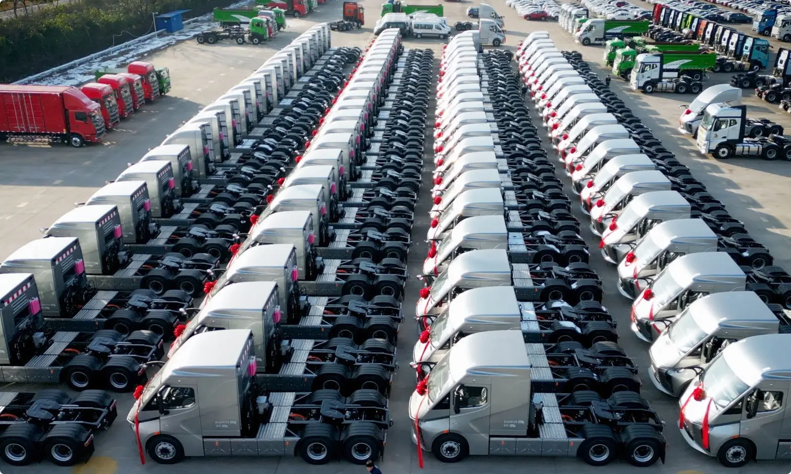 新能源重卡激战2026:七雄狂飙,谁能杀出“造血”生死局? -1 新能源重卡激战2026:七雄狂飙,谁能杀出“造血”生死局? -1