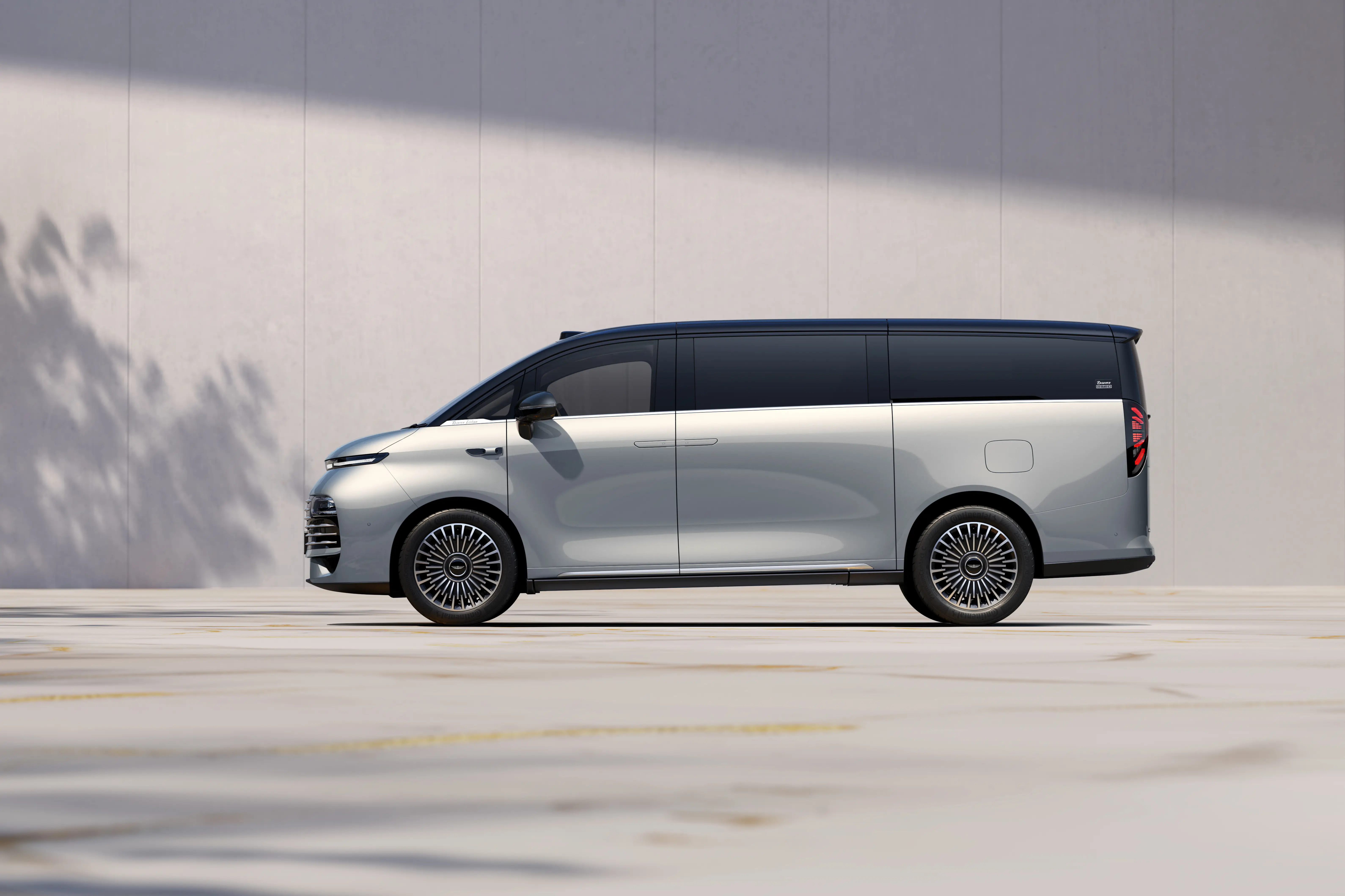 空悬、Nappa皮、LV同款香氛… 30万级MPV都这么“卷”了吗？ -1