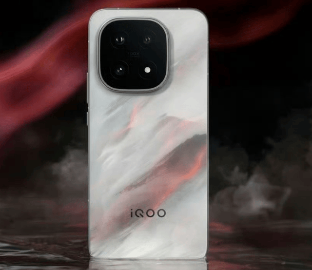 iQOO 15 Ultra 100W闪充+7000mAh怪兽电池，还带“外挂”散热风扇？ -1