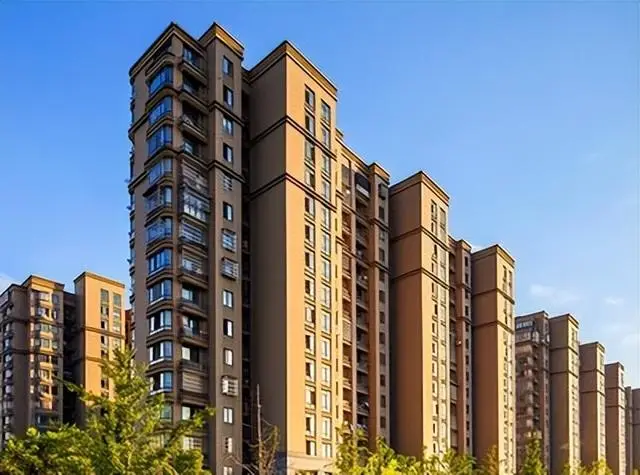 楼市惊现“折叠区”：有人七折跑路，有人35岁还在租房 -1