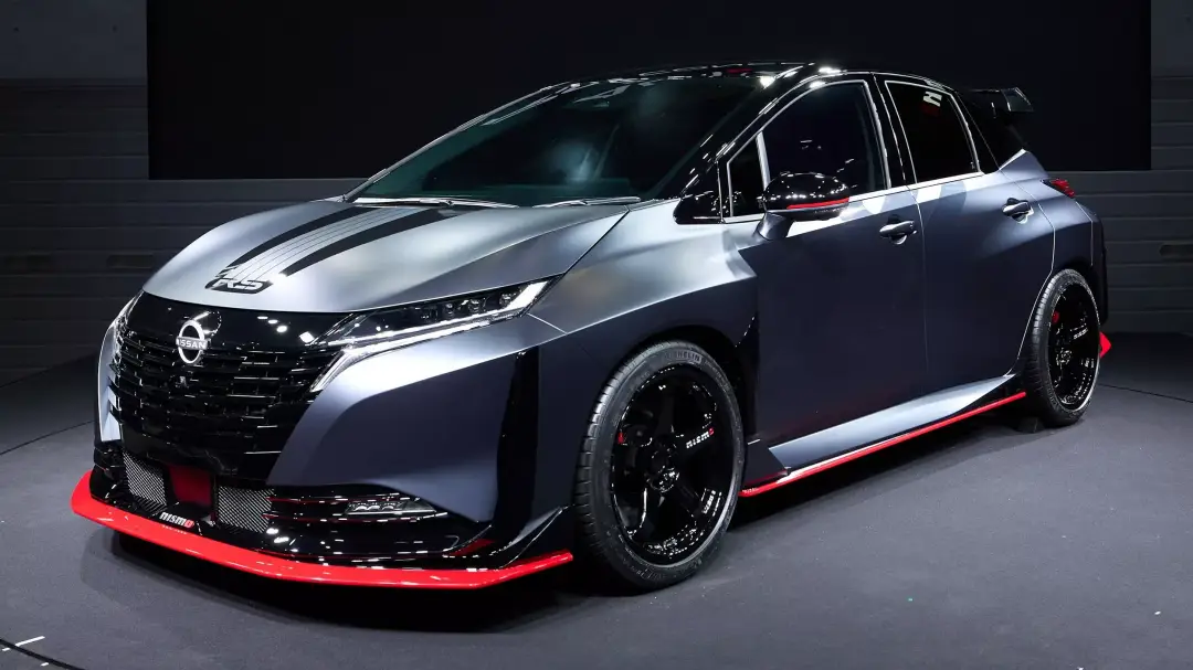 家用车“黑化”实录！日产爆改Aura，竟藏着一颗赛道芯？ -1