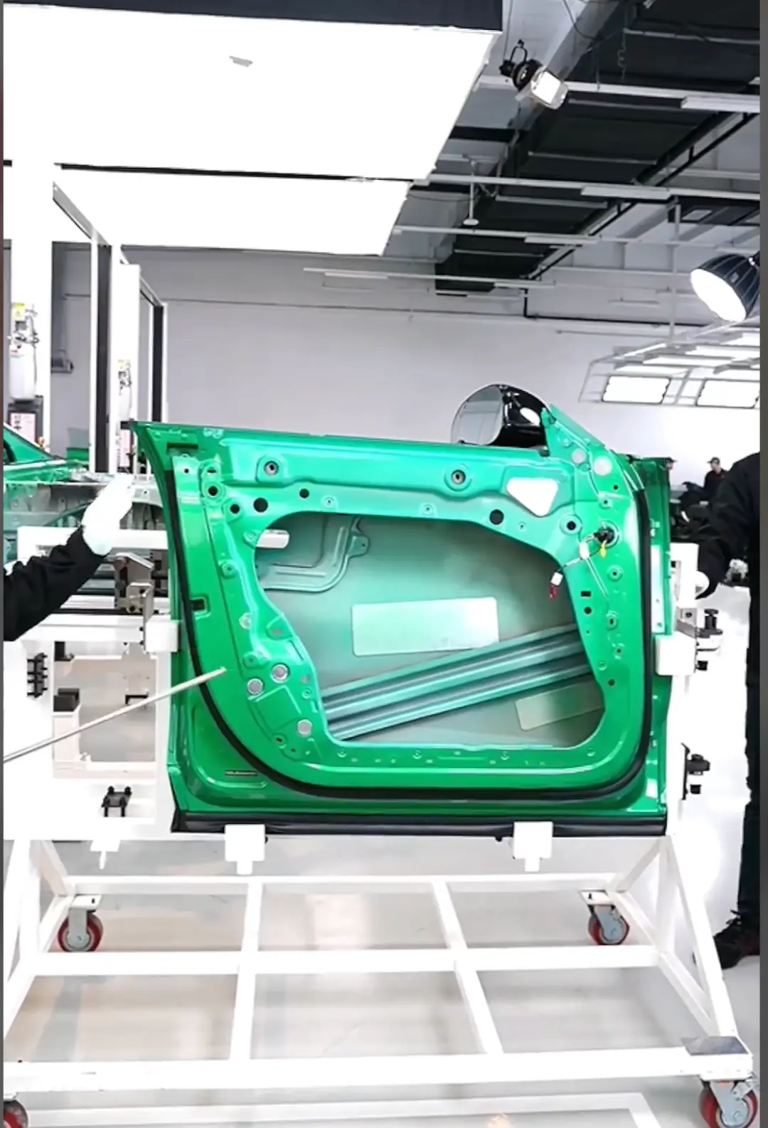 雷军直播拆车硬刚质疑！晒出41万辆年交付，喊话黑粉：别为了流量胡说 -1