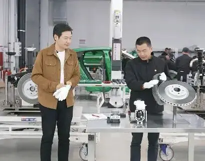 雷军直播拆车硬刚质疑！晒出41万辆年交付，喊话黑粉：别为了流量胡说 -1