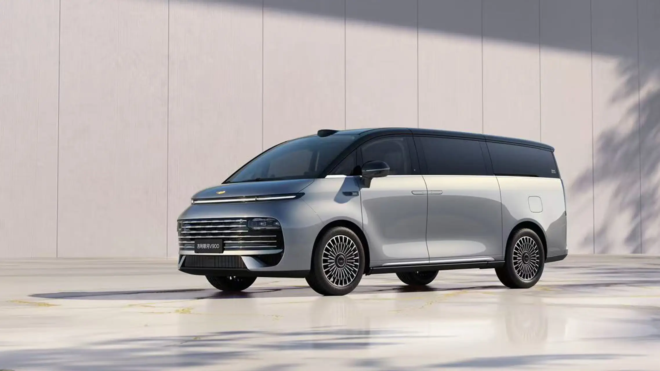 空悬、Nappa皮、LV同款香氛… 30万级MPV都这么“卷”了吗？ -1