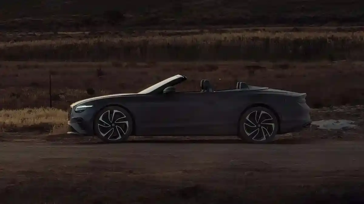 V8混动猛兽出世！新宾利欧陆GT S纯电竟能跑80km，性能反超W12！ -1