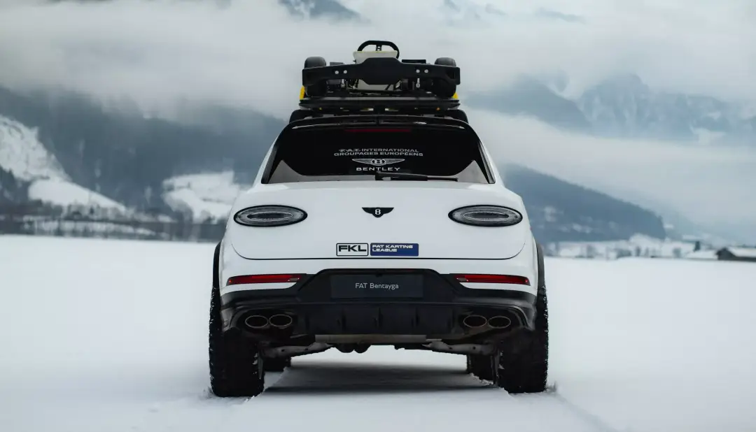 宾利也玩硬核越野？添越X概念车直接开上专业赛道！ -1