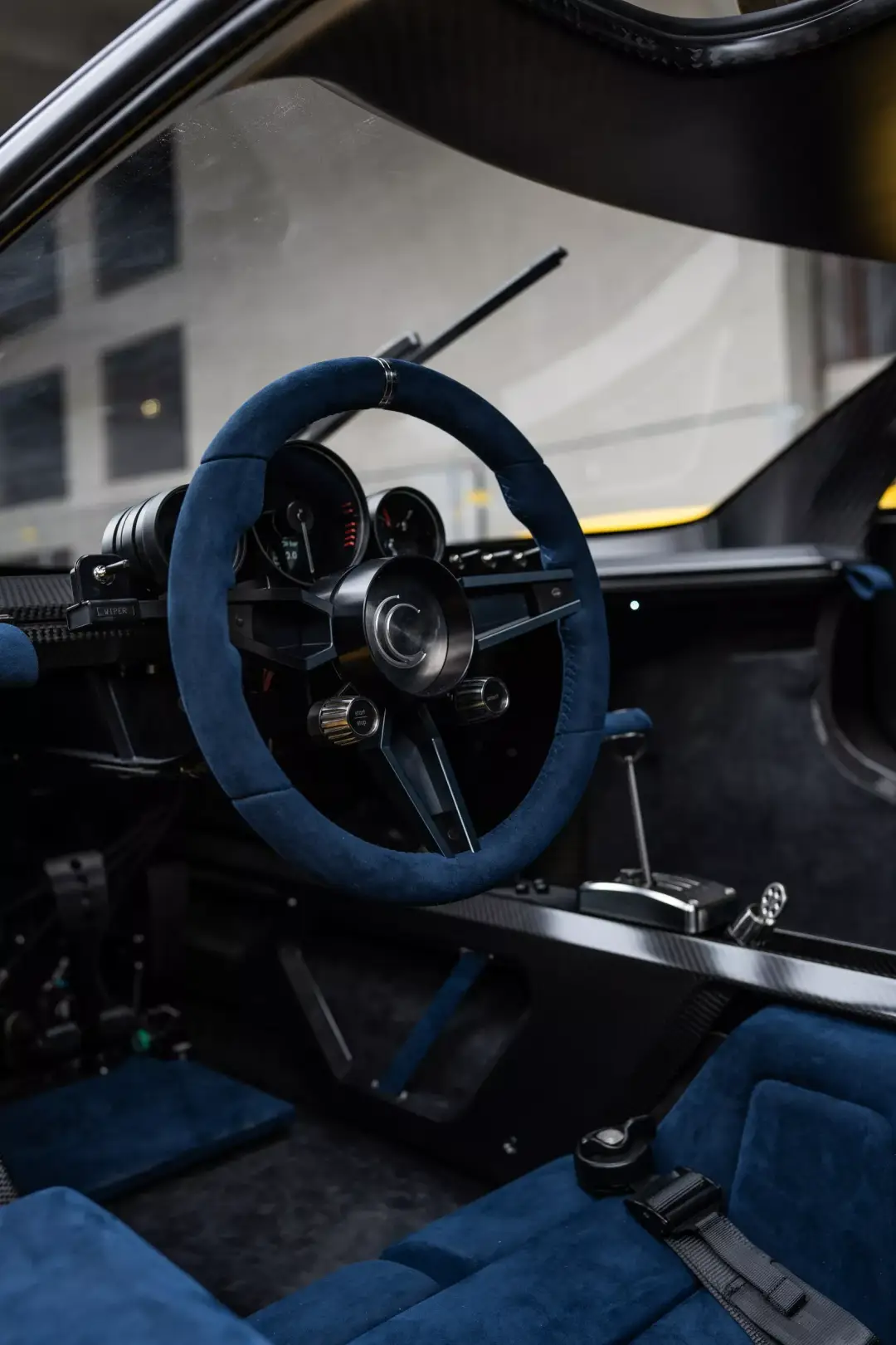 德意美“混血猛兽”！888马力手动V8，3秒破百，叫板法拉利布加迪？ -1