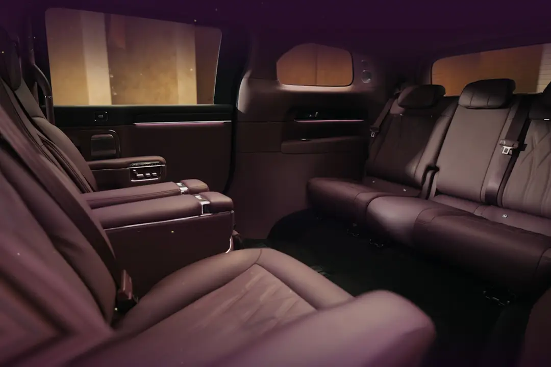 50万级MPV市场要变天？智界V9首发绒霞紫内饰+华为增程系统 -1
