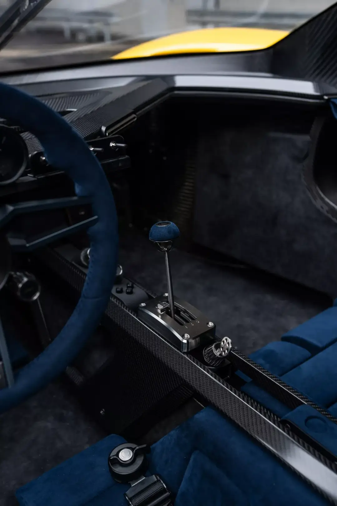 德意美“混血猛兽”！888马力手动V8，3秒破百，叫板法拉利布加迪？ -1