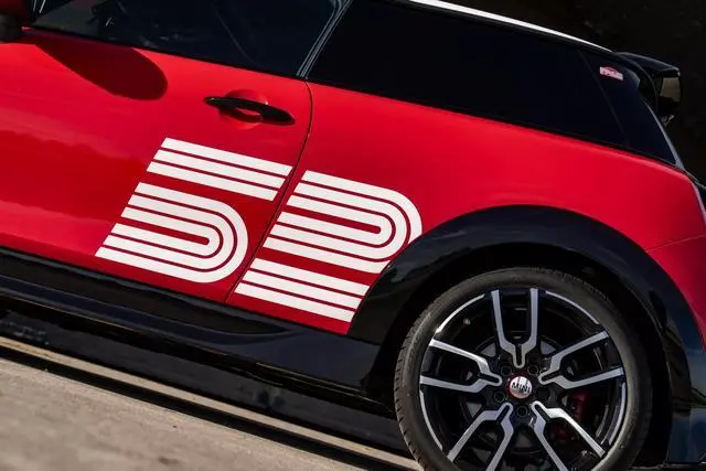 致敬“52号”传奇，Mini 1965胜利版官图发布 -1