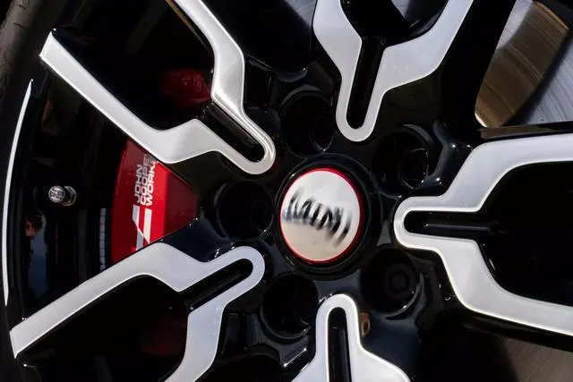 致敬“52号”传奇，Mini 1965胜利版官图发布 -1