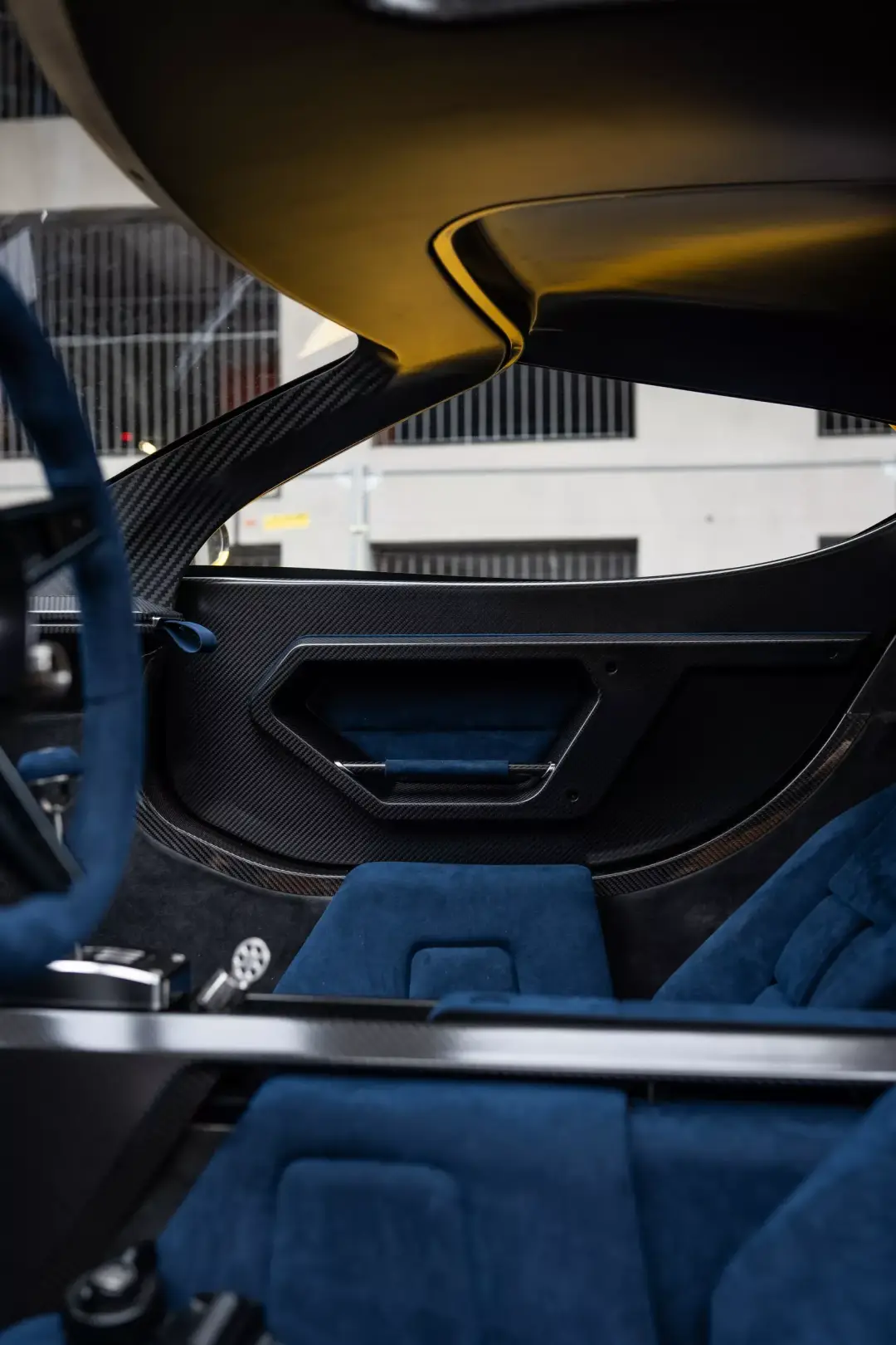 德意美“混血猛兽”！888马力手动V8，3秒破百，叫板法拉利布加迪？ -1