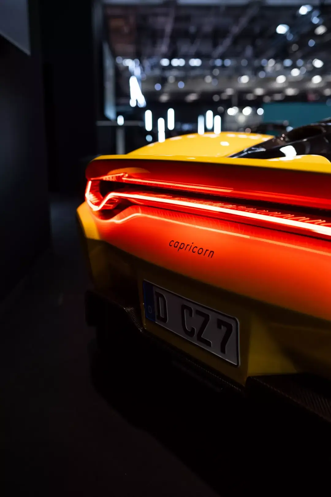 德意美“混血猛兽”！888马力手动V8，3秒破百，叫板法拉利布加迪？ -1